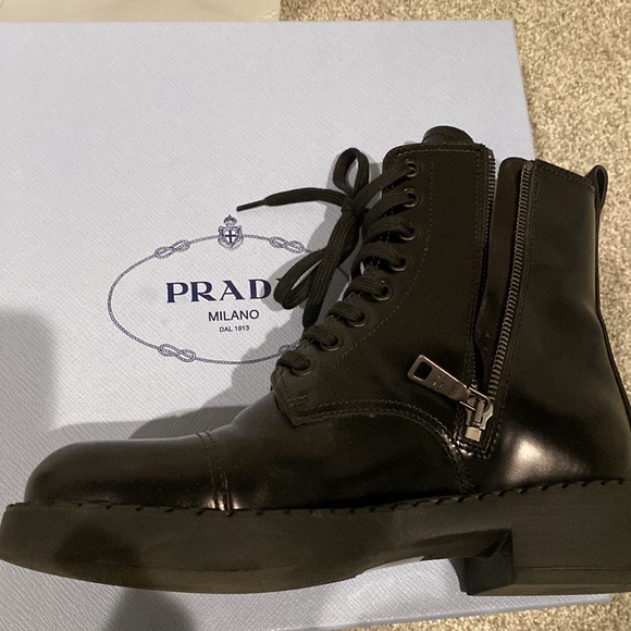 Authentic Prada calzarure Donna size 6.5 (EU 37)
lace-up ankle boots - Picture 2 of 10